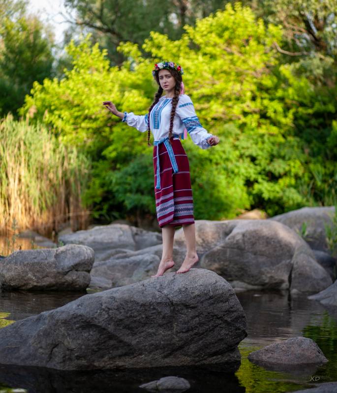 Дівчина,Річка,на камені,фотомітінг