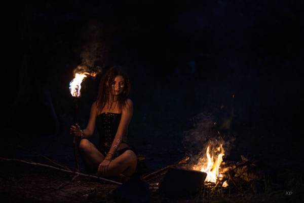 Дівчина,Полум'я,One Person,girl,nature,women,Fire,ніч,природа,hight,young adult,adult,жінки,natural phenomenon,flame,heat,temperature,night,burning,campfire,dark,sitting,природне явище,тепло,температура,горіння,багаття,темрява,сидить,одна особа